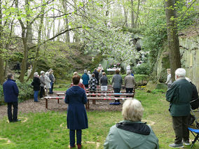 Christi Himmelfahrt an der Fatima Grotte (Foto: Karl-Franz Thiede)